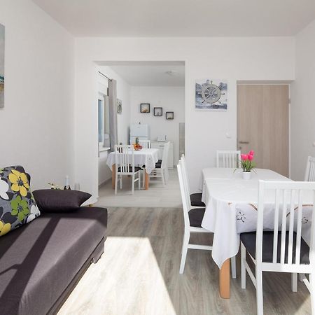 Apartments 20 Meters From The Beach Jesenice  Εξωτερικό φωτογραφία