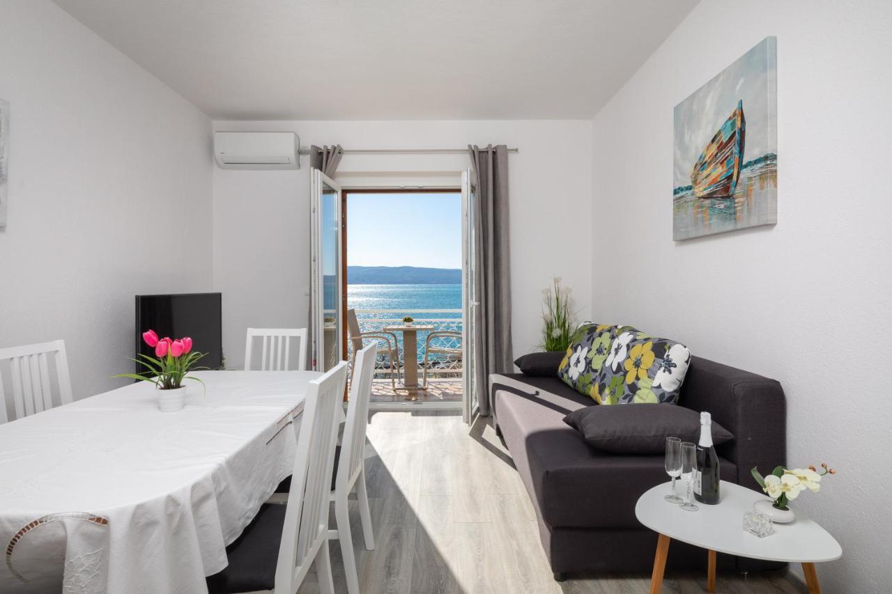 Apartments 20 Meters From The Beach Jesenice  Εξωτερικό φωτογραφία