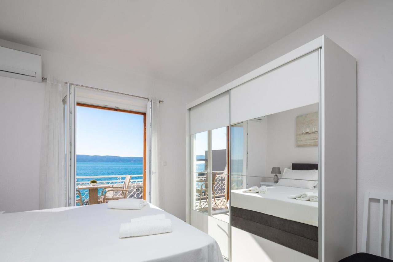 Apartments 20 Meters From The Beach Jesenice  Εξωτερικό φωτογραφία