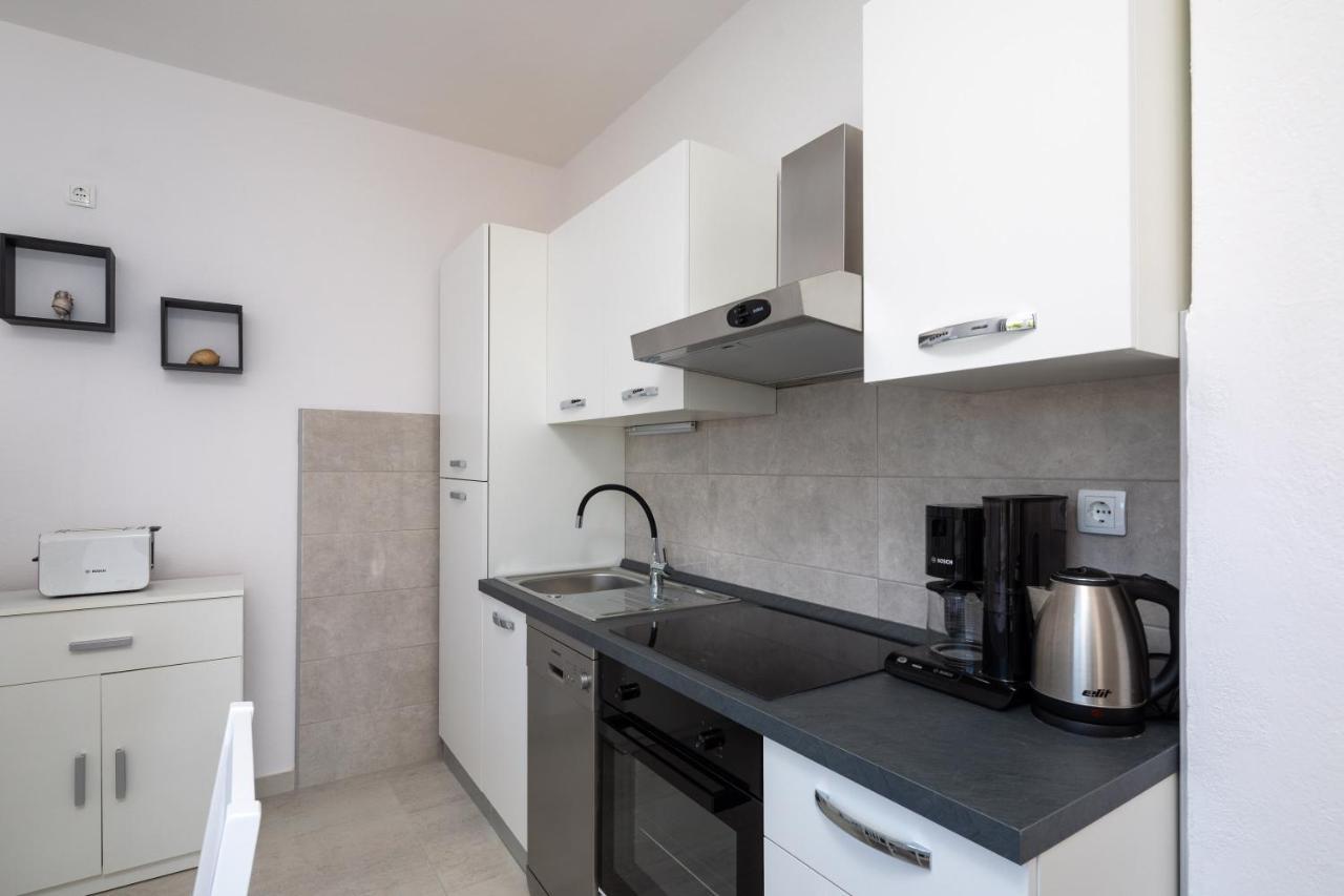 Apartments 20 Meters From The Beach Jesenice  Εξωτερικό φωτογραφία